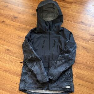 Stio Black and Gray Patterned Ski Jacket